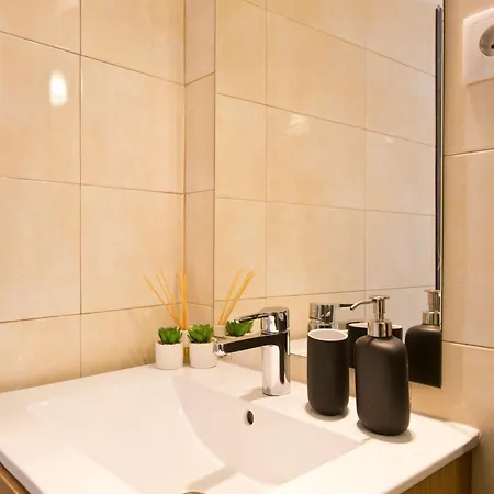 100 Contos 3* 포르투