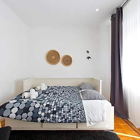 Bed and breakfast 100 Contos 3*