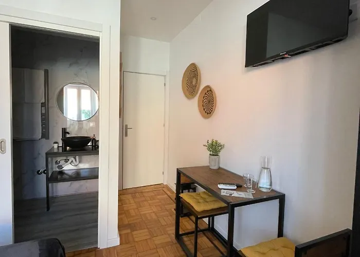 100 Contos Bed and Breakfast